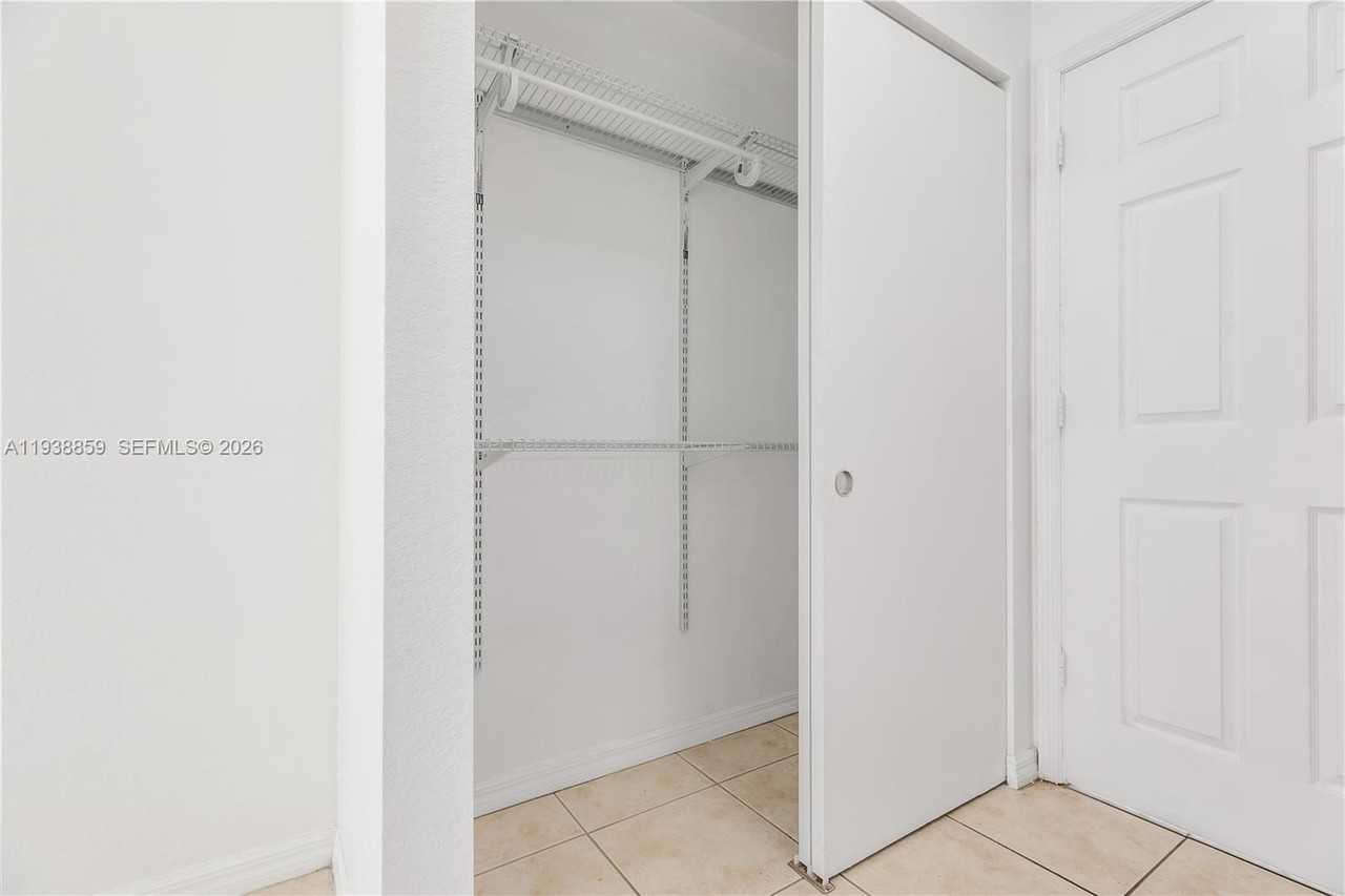 520 Sw 5th St #303 - Photo 5 of 20