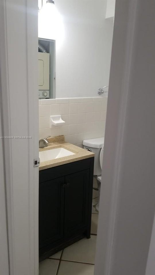 5407 Nw 27th St #D2 - Photo 3 of 21