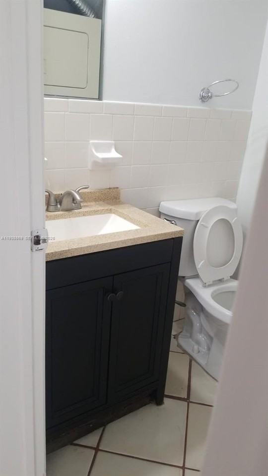 5407 Nw 27th St #D2 - Photo 4 of 21