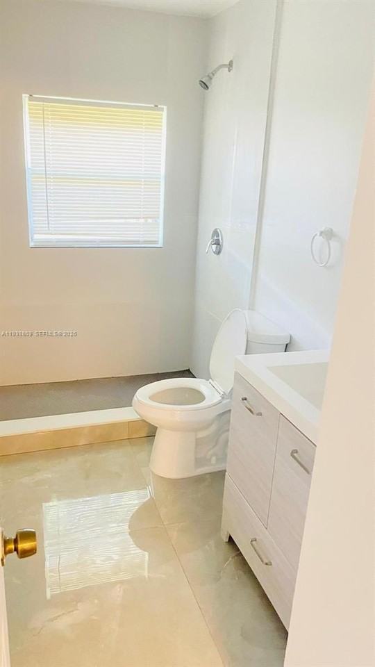 5407 Nw 27th St #D2 - Photo 7 of 21