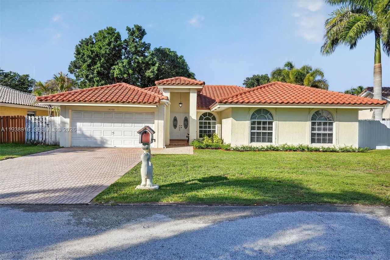 14300 Sw 152nd Pl - Photo 2 of 36