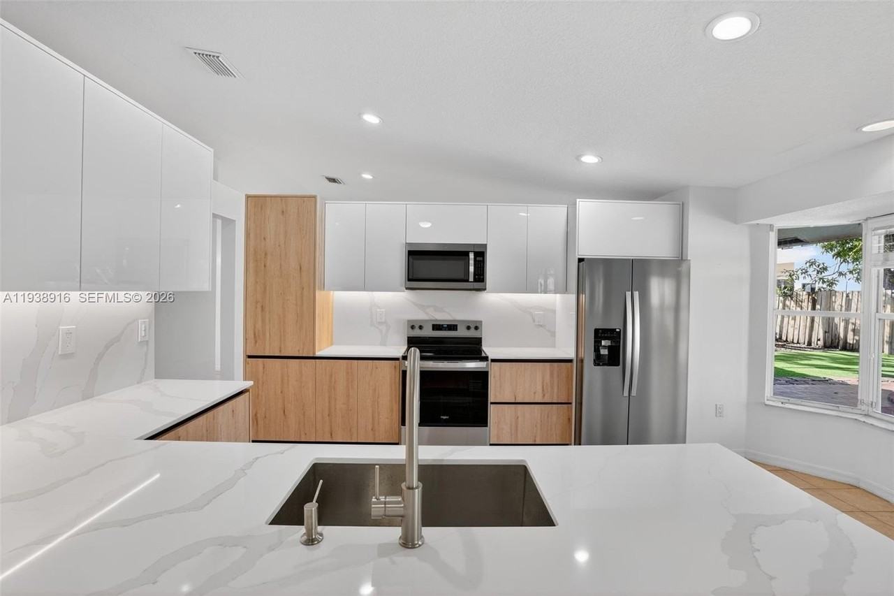 14300 Sw 152nd Pl - Photo 3 of 36