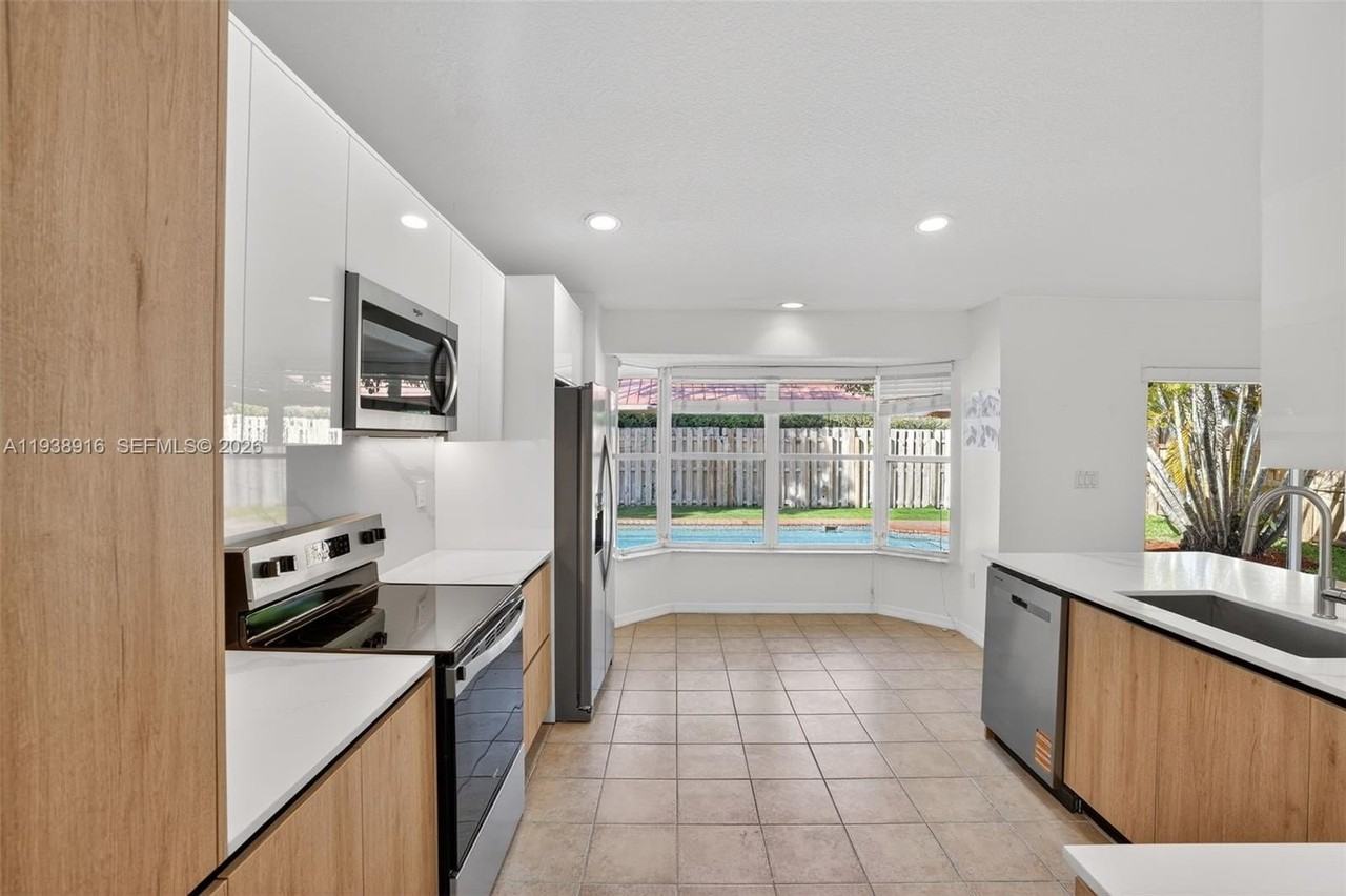 14300 Sw 152nd Pl - Photo 5 of 36