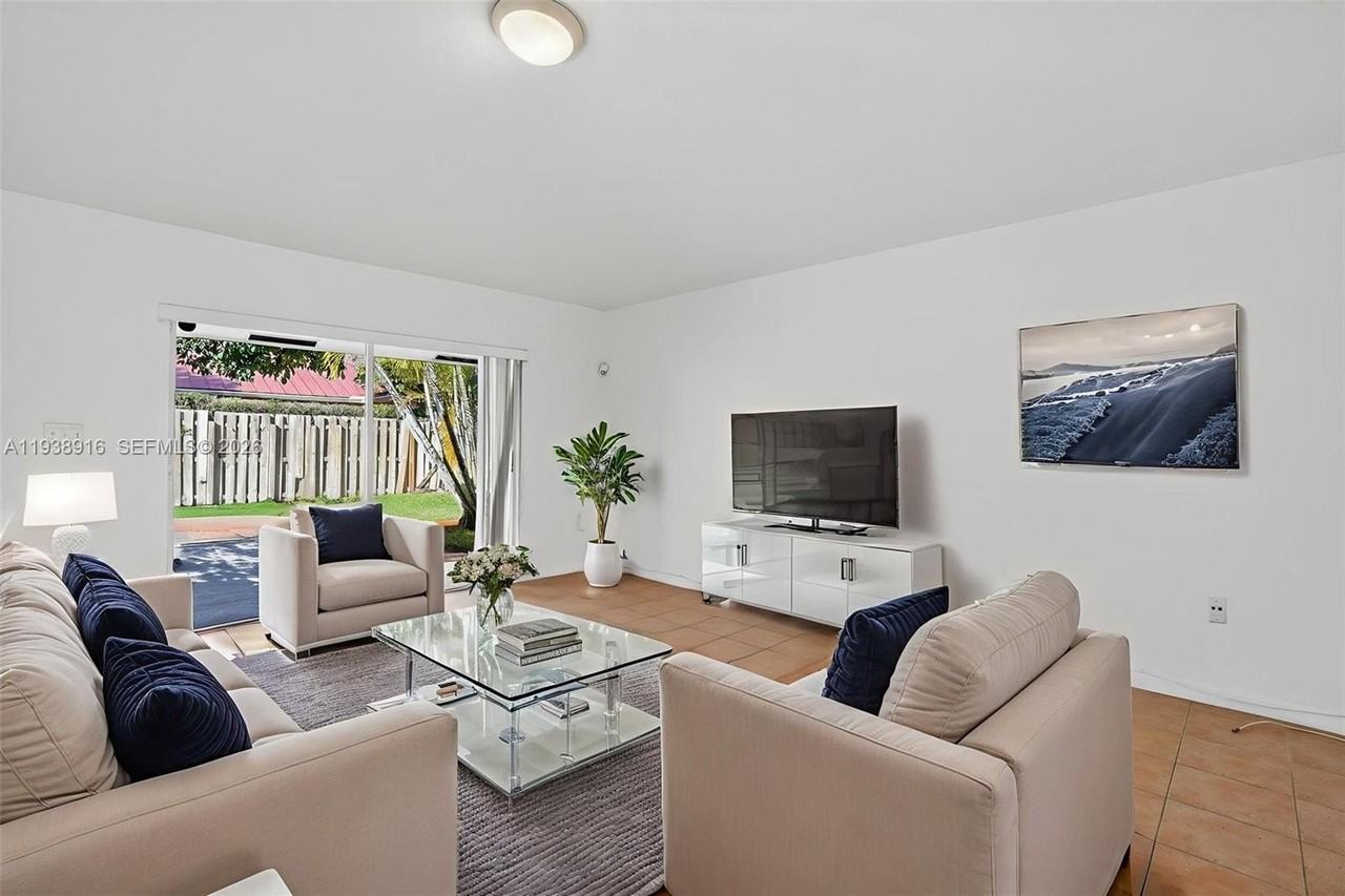 14300 Sw 152nd Pl - Photo 7 of 36