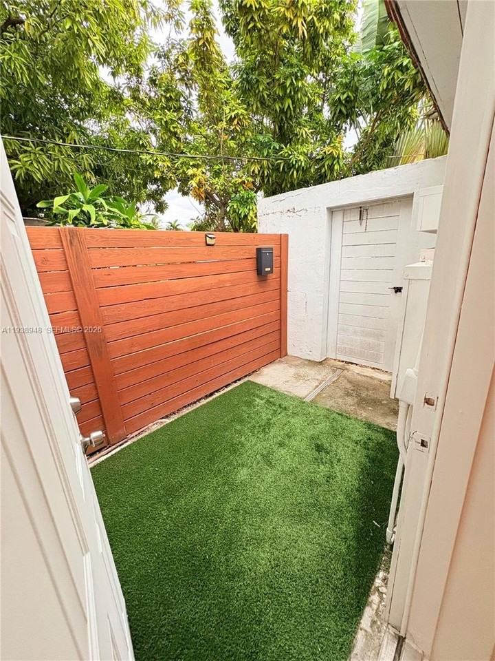 1501 Calais Dr #A - Photo 4 of 12