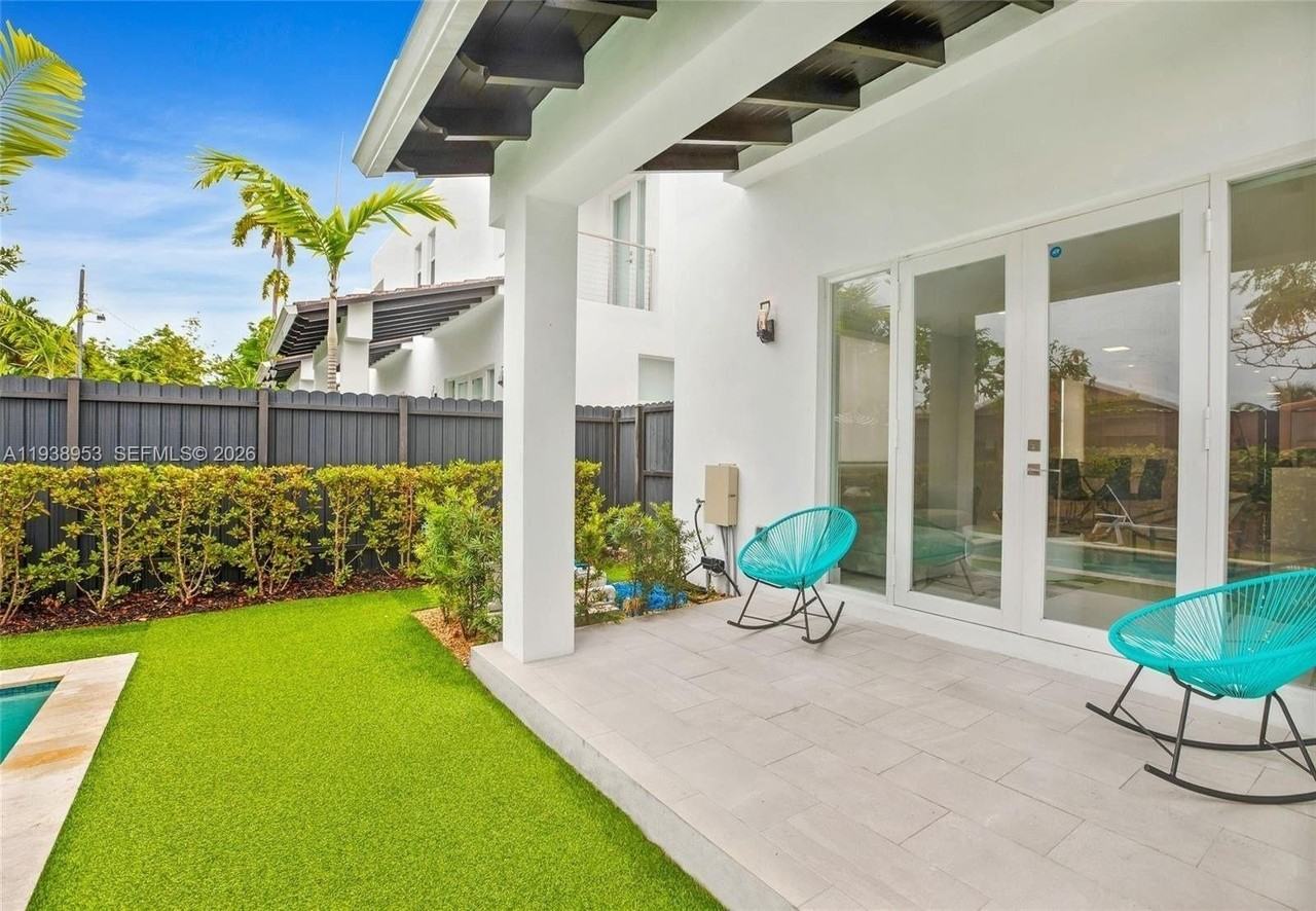 3655 Sw 26th St - Photo 4 of 12