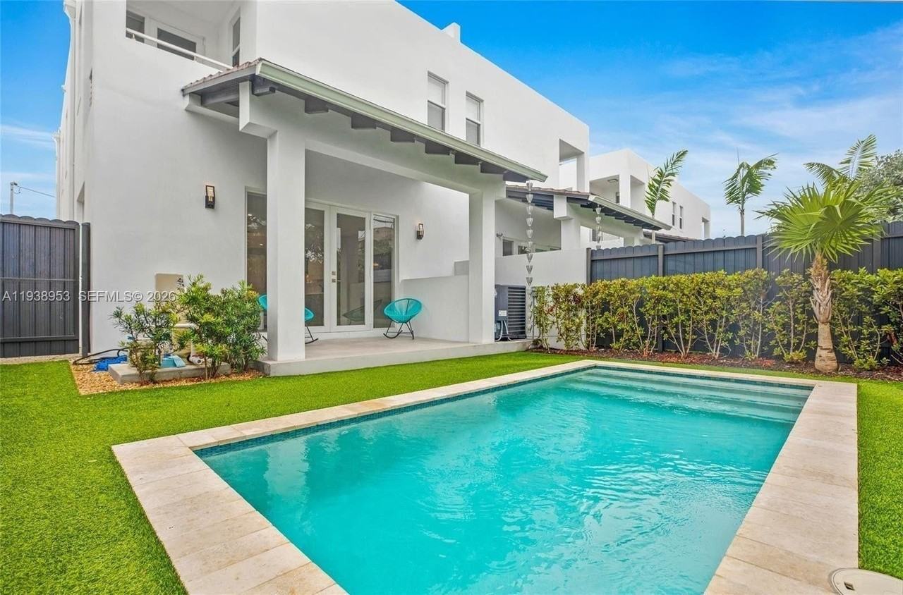 3655 Sw 26th St - Photo 2 of 12