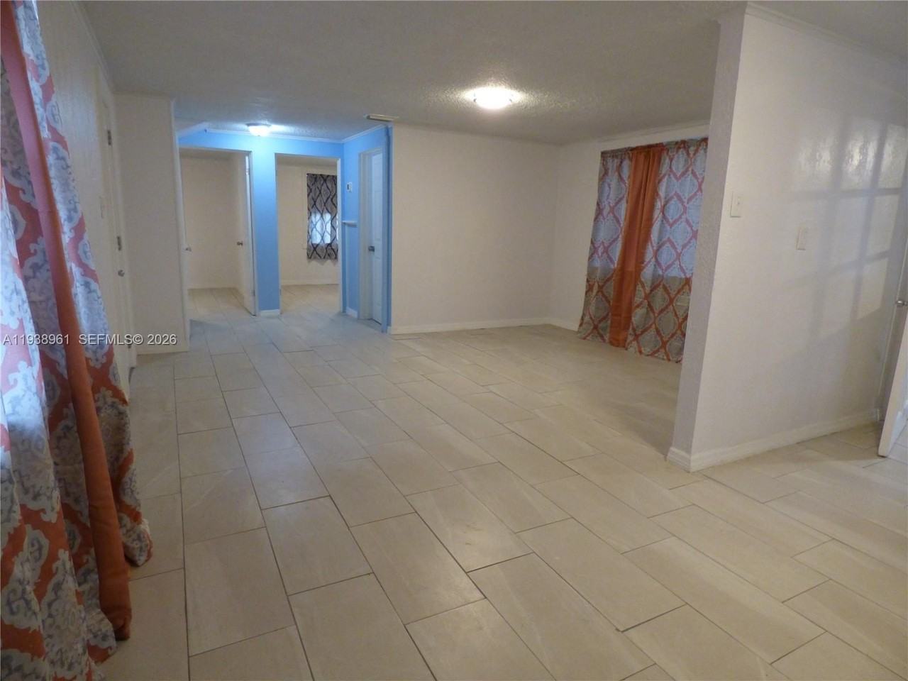 1135 E Voorhis Ave - Photo 2 of 7