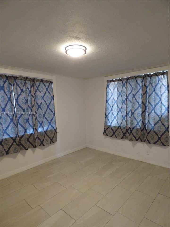 1135 E Voorhis Ave - Photo 5 of 7