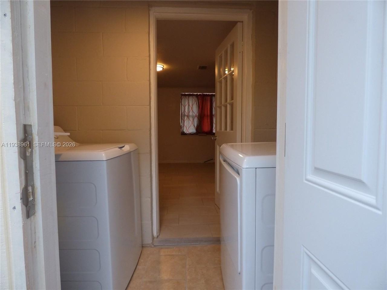 1135 E Voorhis Ave - Photo 7 of 7