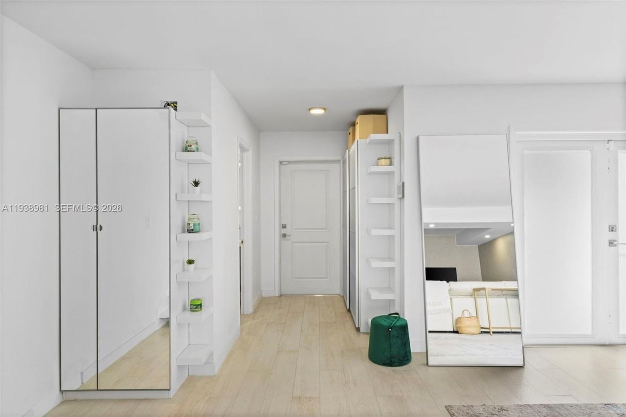 918 Ne 26th Ave #918 - Photo 3 of 41