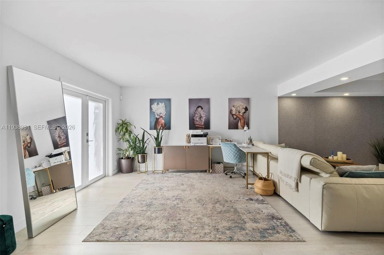 918 Ne 26th Ave #918 - Photo 4 of 41