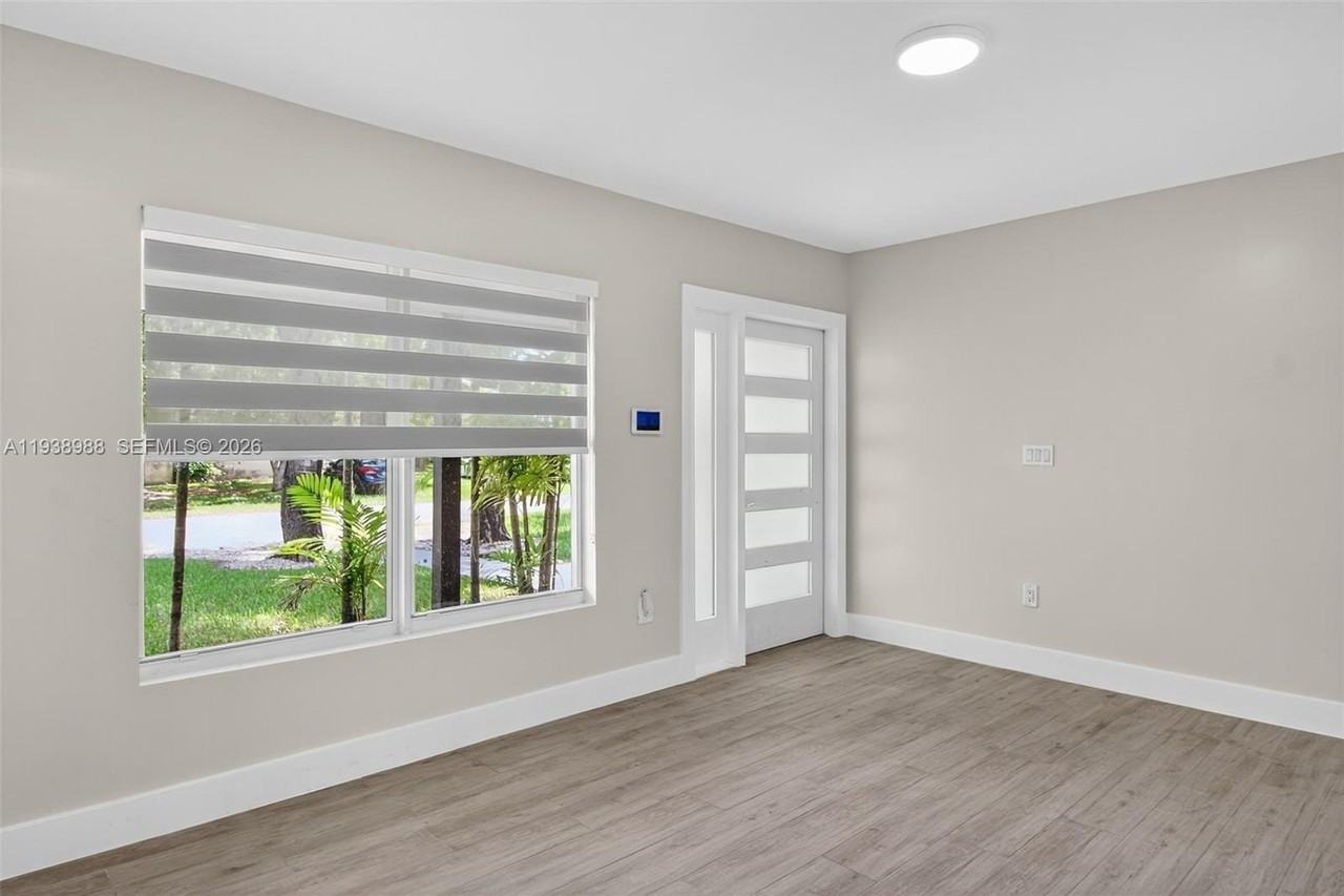 6090 Sw 63rd Ave - Photo 4 of 50