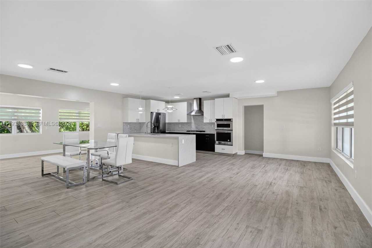 6090 Sw 63rd Ave - Photo 5 of 50