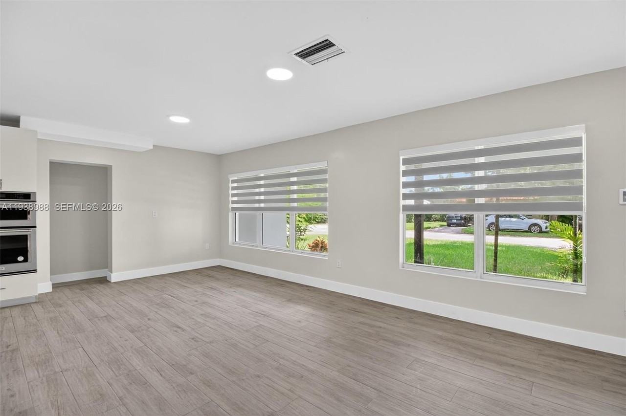 6090 Sw 63rd Ave - Photo 6 of 50