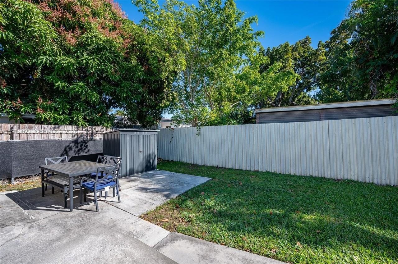 3077 Sw 5th St - Photo 4 of 25