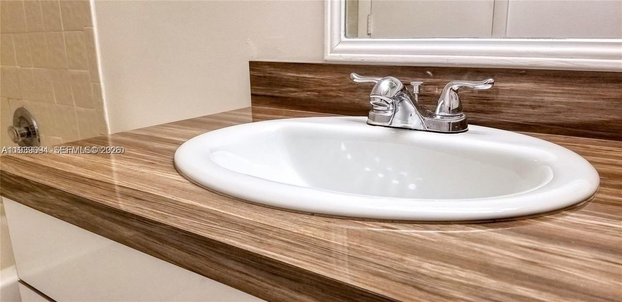 11460 Nw 42nd St #11460 - Photo 6 of 10