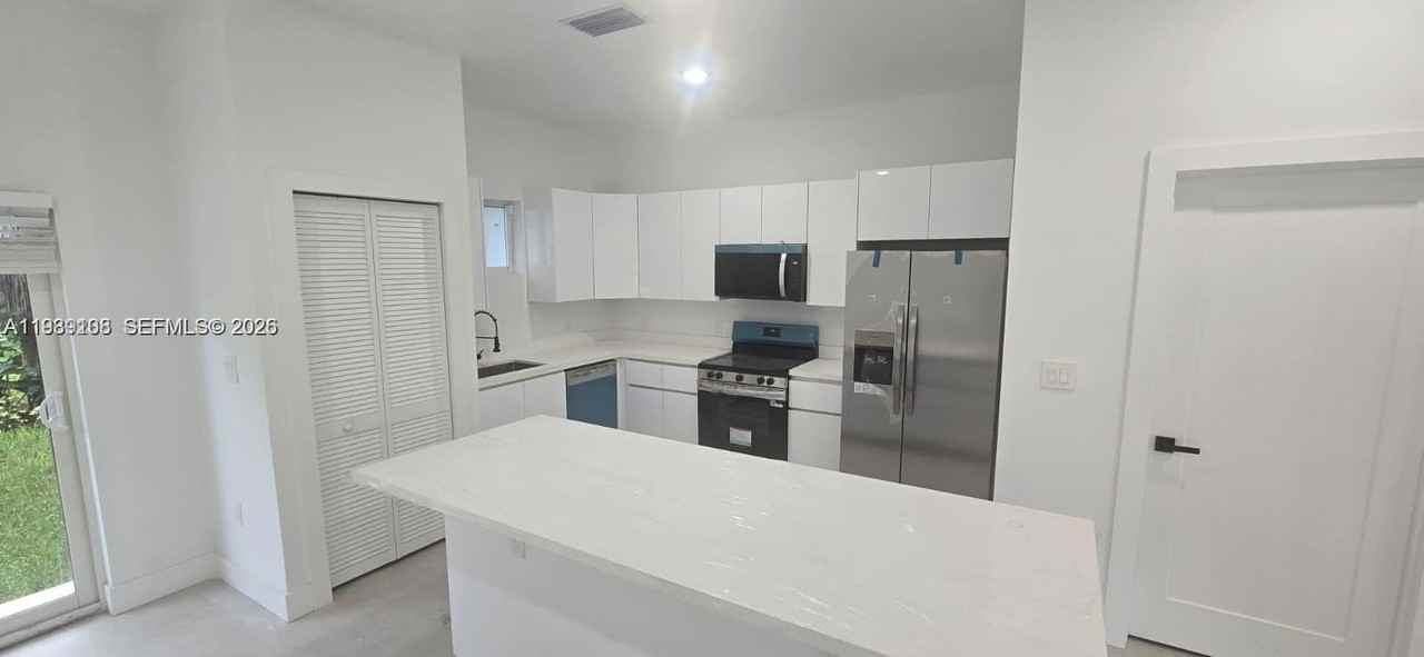 141 Nw 11th St #0 - Photo 2 of 18