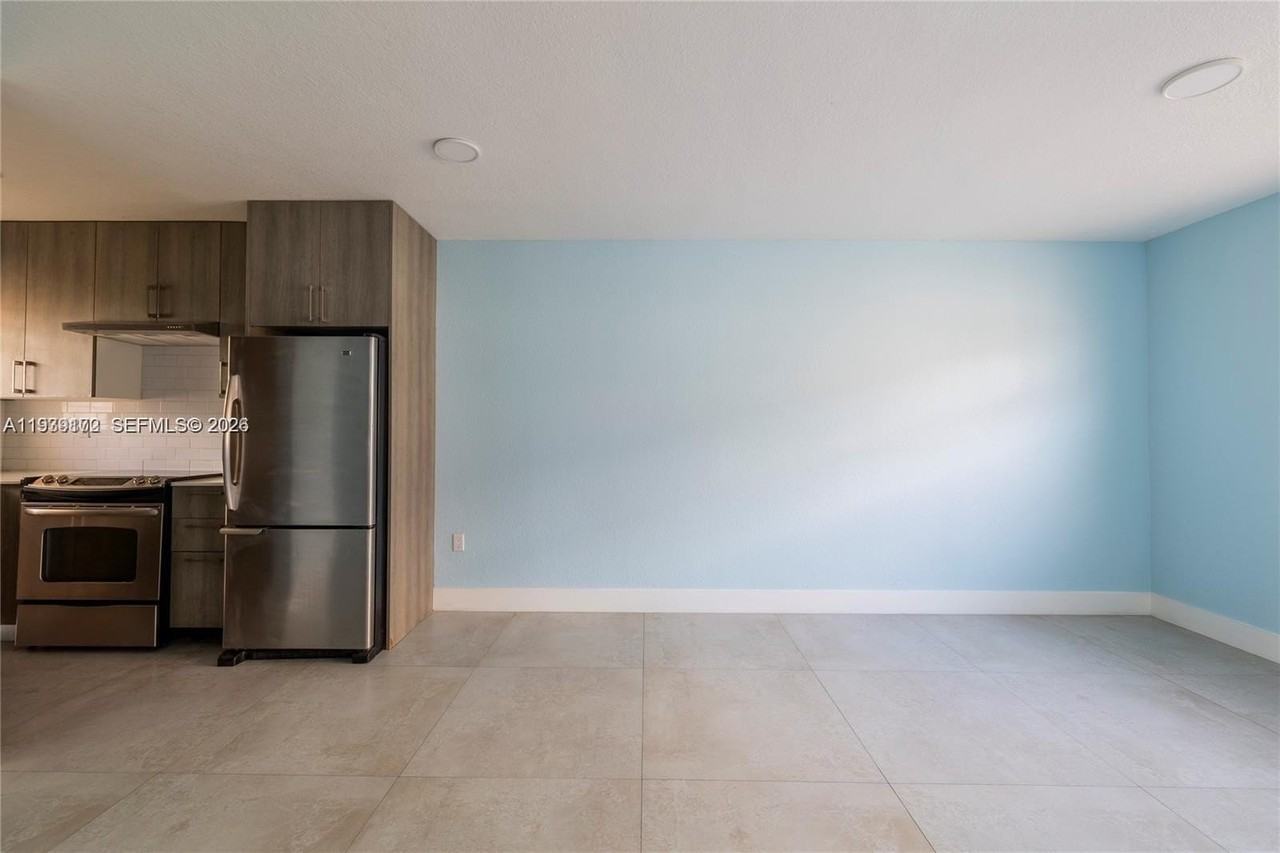 1250 Sw 4th St #6 - Photo 4 of 16