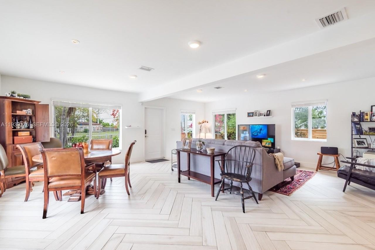 44 Nw 40th St - Photo 4 of 25