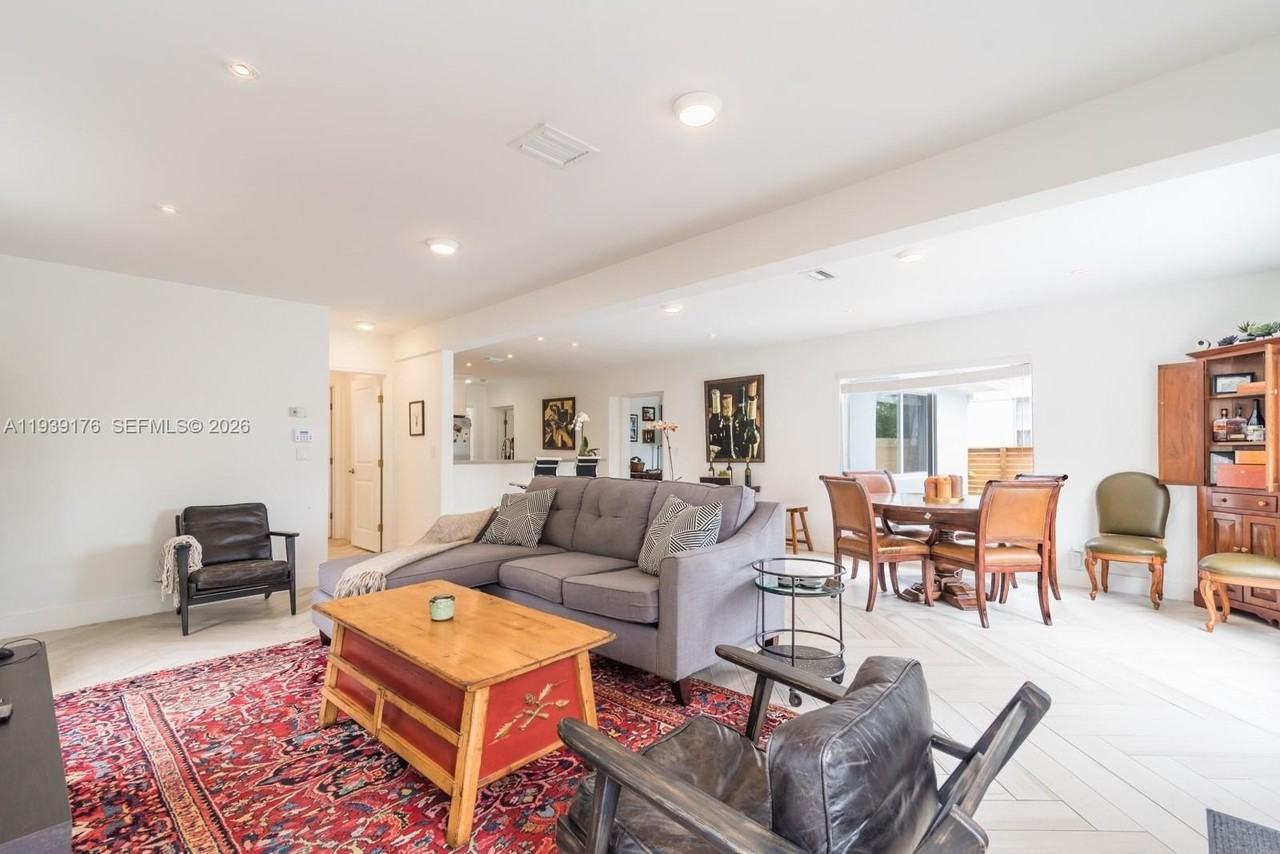 44 Nw 40th St - Photo 5 of 25