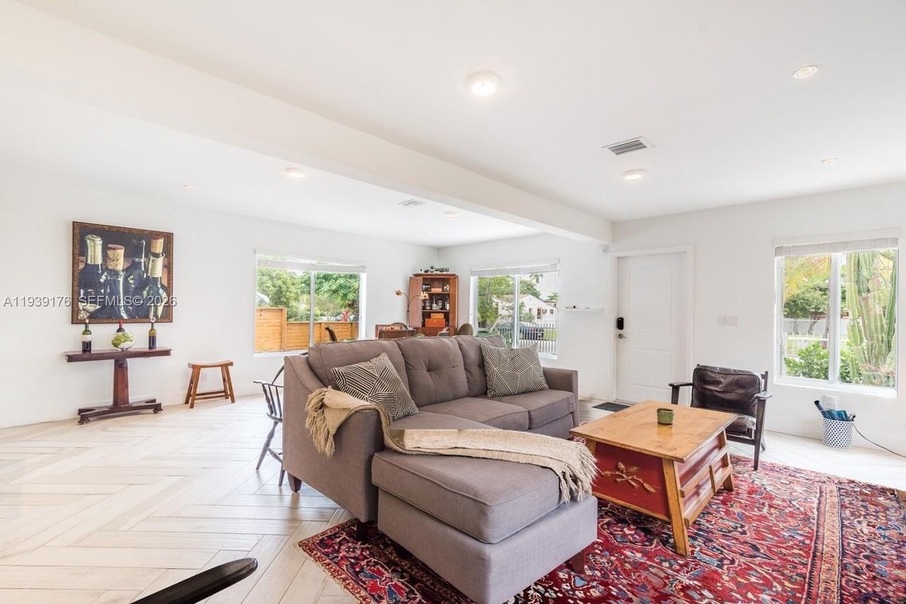 44 Nw 40th St - Photo 6 of 25