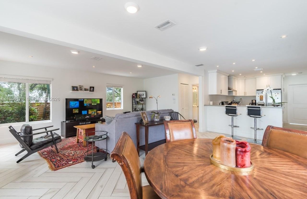 44 Nw 40th St - Photo 7 of 25