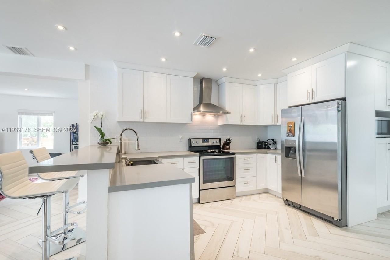 44 Nw 40th St - Photo 7 of 23