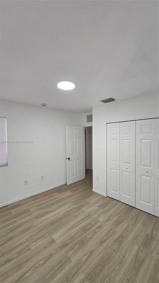 908 Sw 6th Ct #1 - Photo 3 of 10