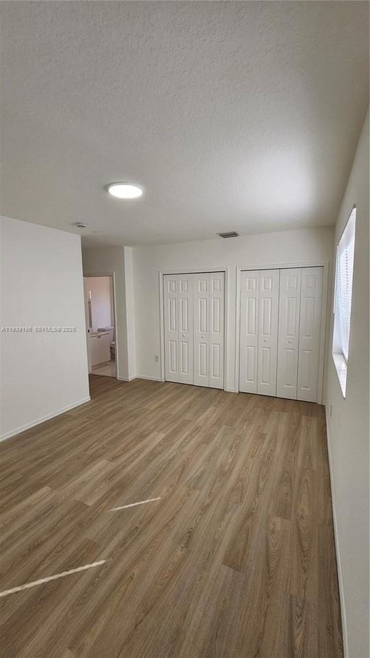 908 Sw 6th Ct #1 - Photo 4 of 10