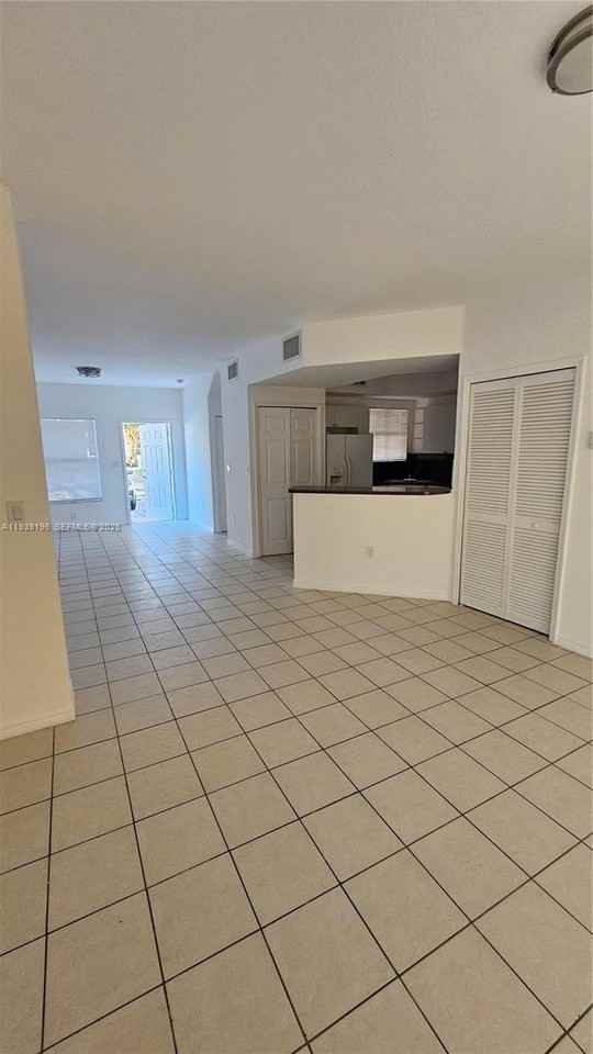 908 Sw 6th Ct #1 - Photo 5 of 10