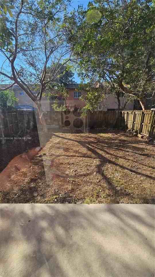 908 Sw 6th Ct #1 - Photo 7 of 10