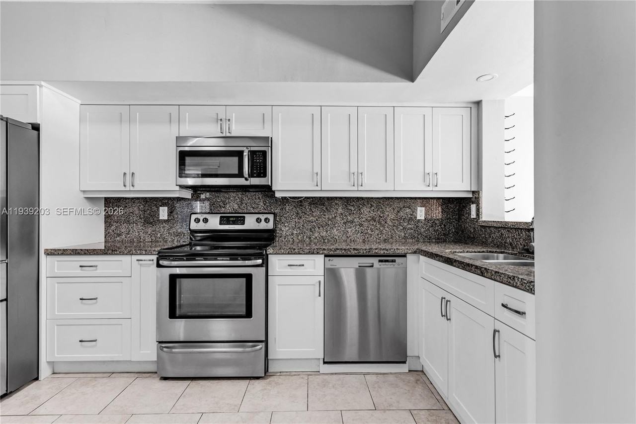 11824 Sw 99th St - Photo 6 of 38