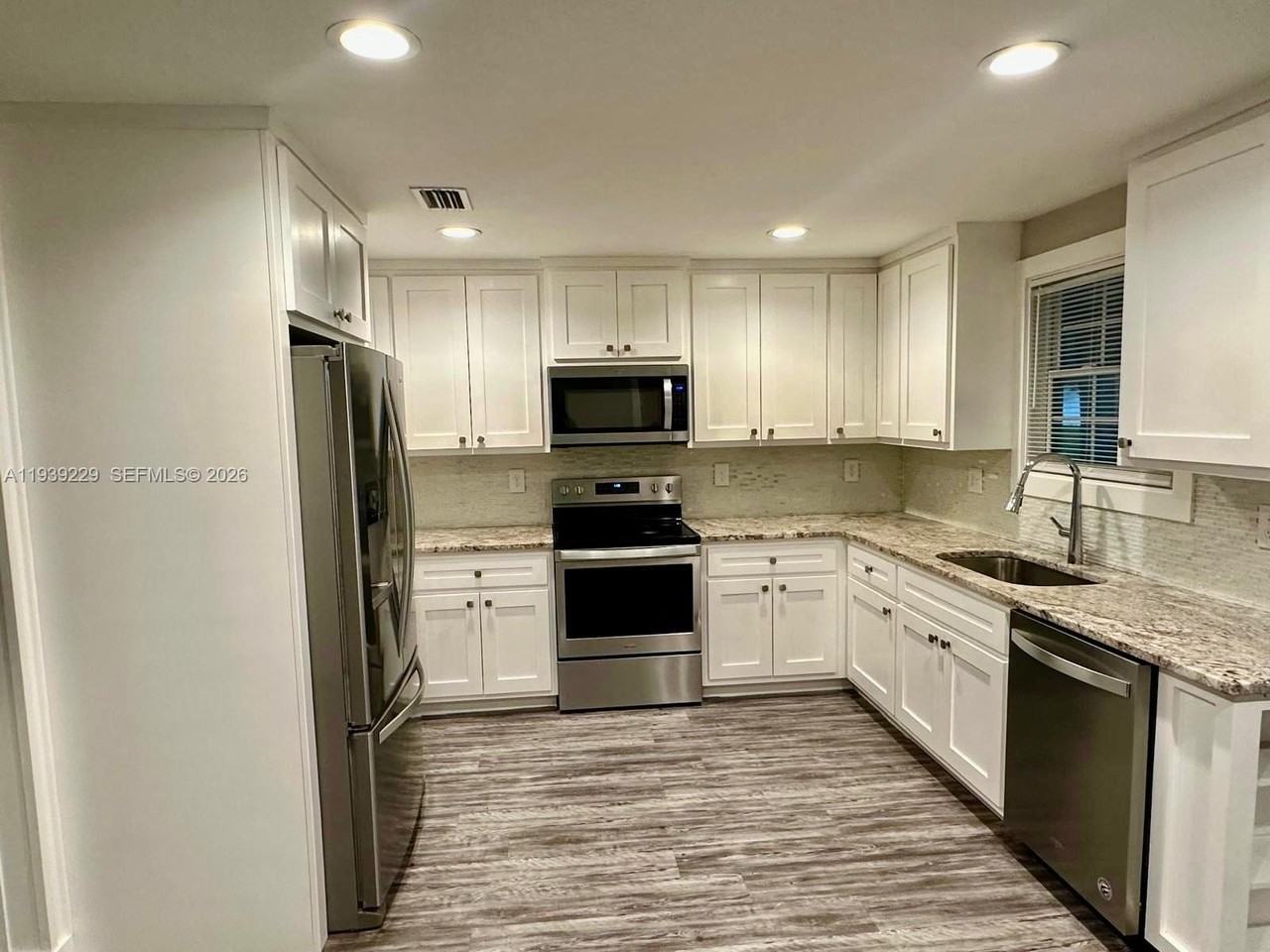 399 Sw Broderick Dr #399 - Photo 7 of 36