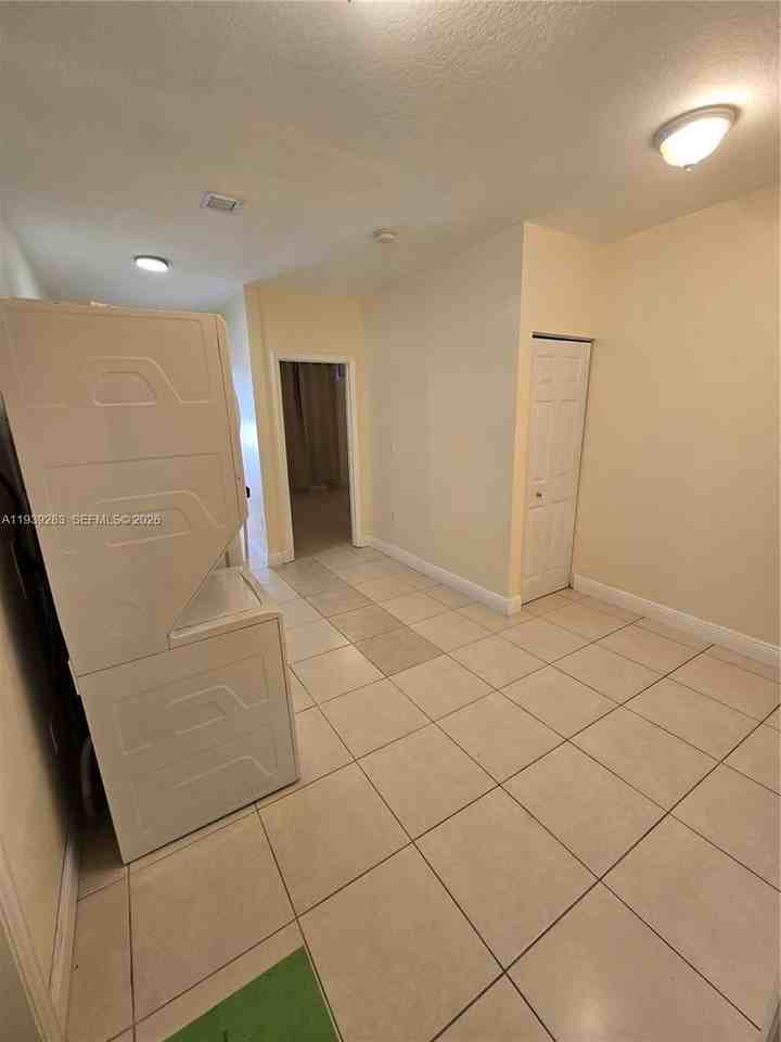 761 Nw 24th Ct #761 - Photo 7 of 14