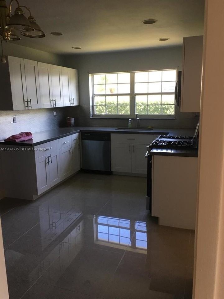 8111 Sw 129th Ave - Photo 4 of 5