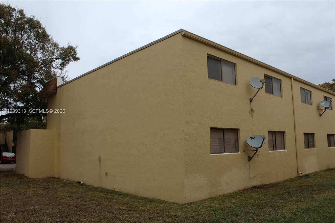 1245 S Flagler Ave #304 - Photo 3 of 16