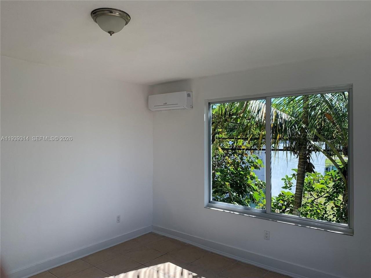 712 Sw 56th Ave #7 - Photo 5 of 8