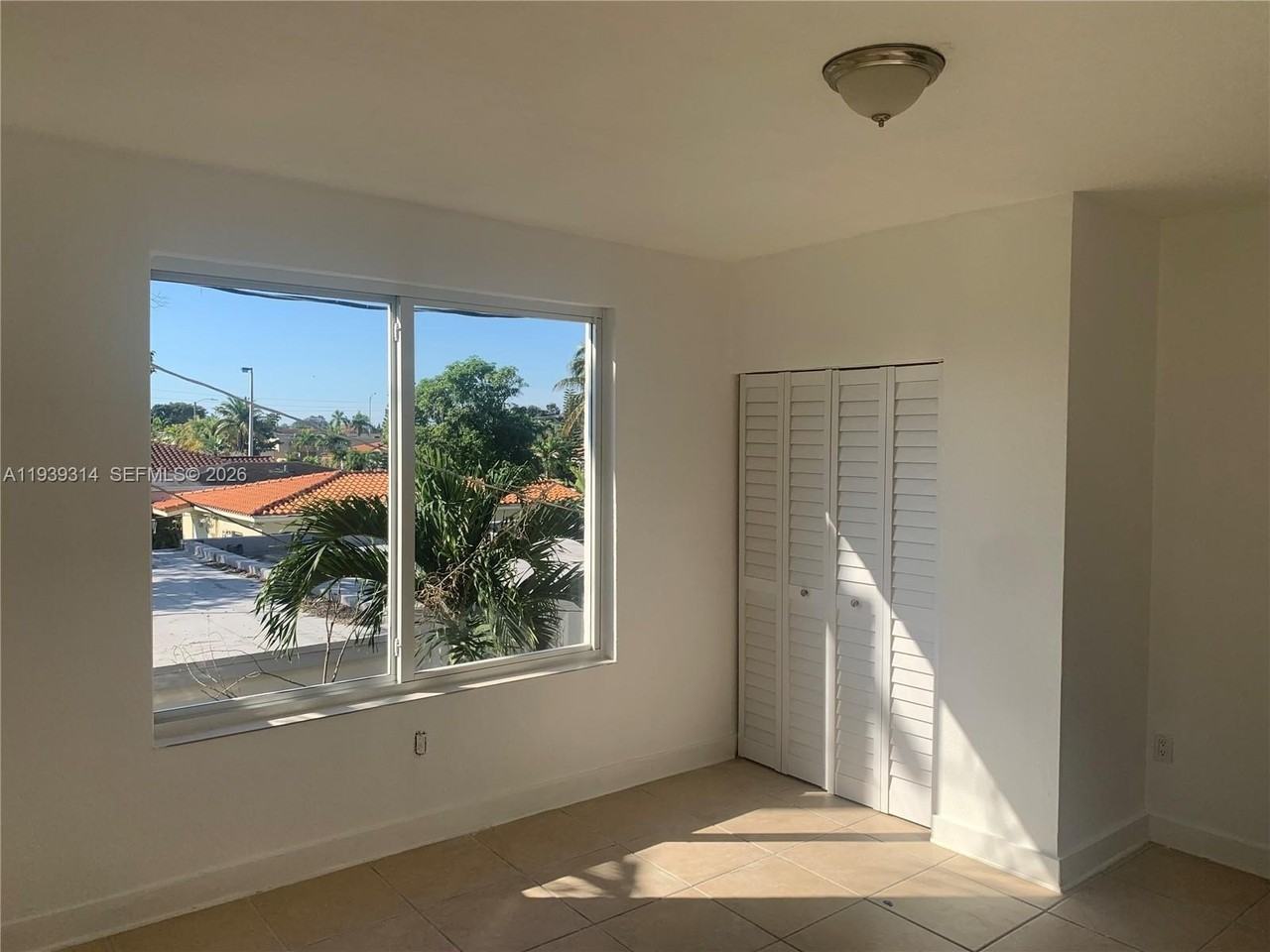 712 Sw 56th Ave #7 - Photo 6 of 8