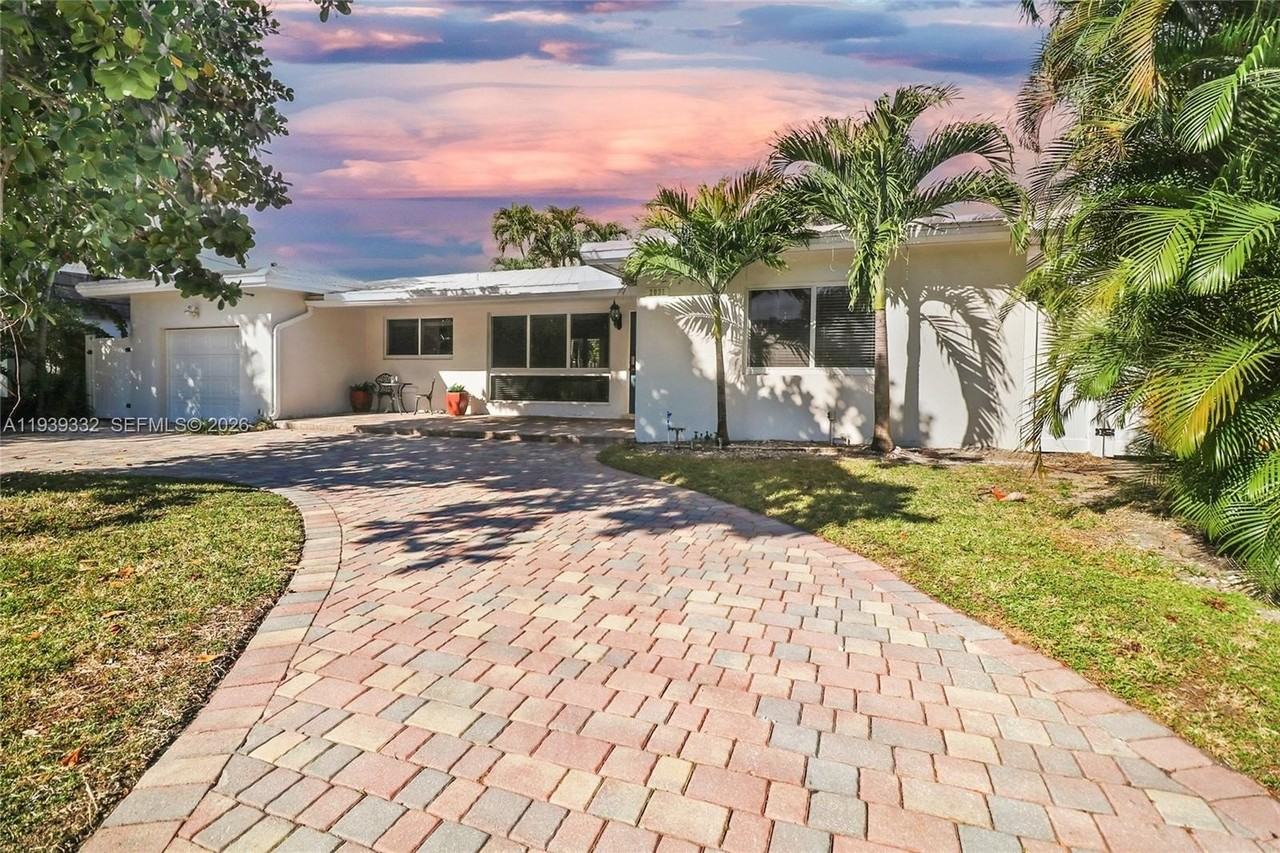 2031 Ne 14th Ct - Photo 2 of 40