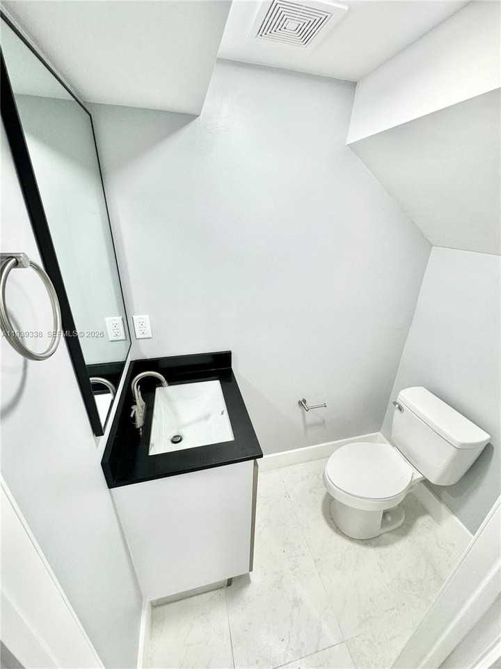 928 Nw 2nd St - Photo 7 of 30