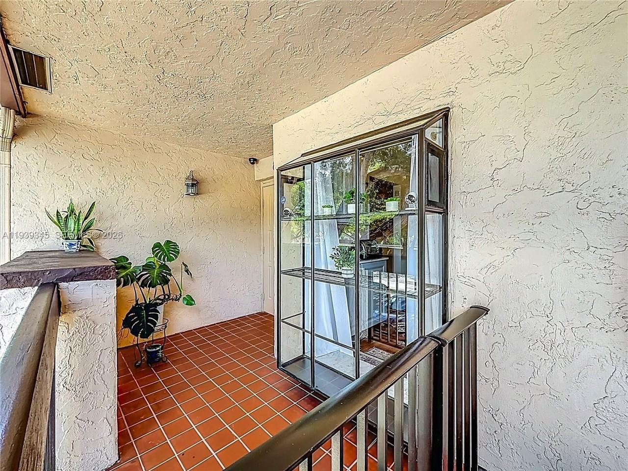 2363 Sw 15th St #84 - Photo 4 of 31