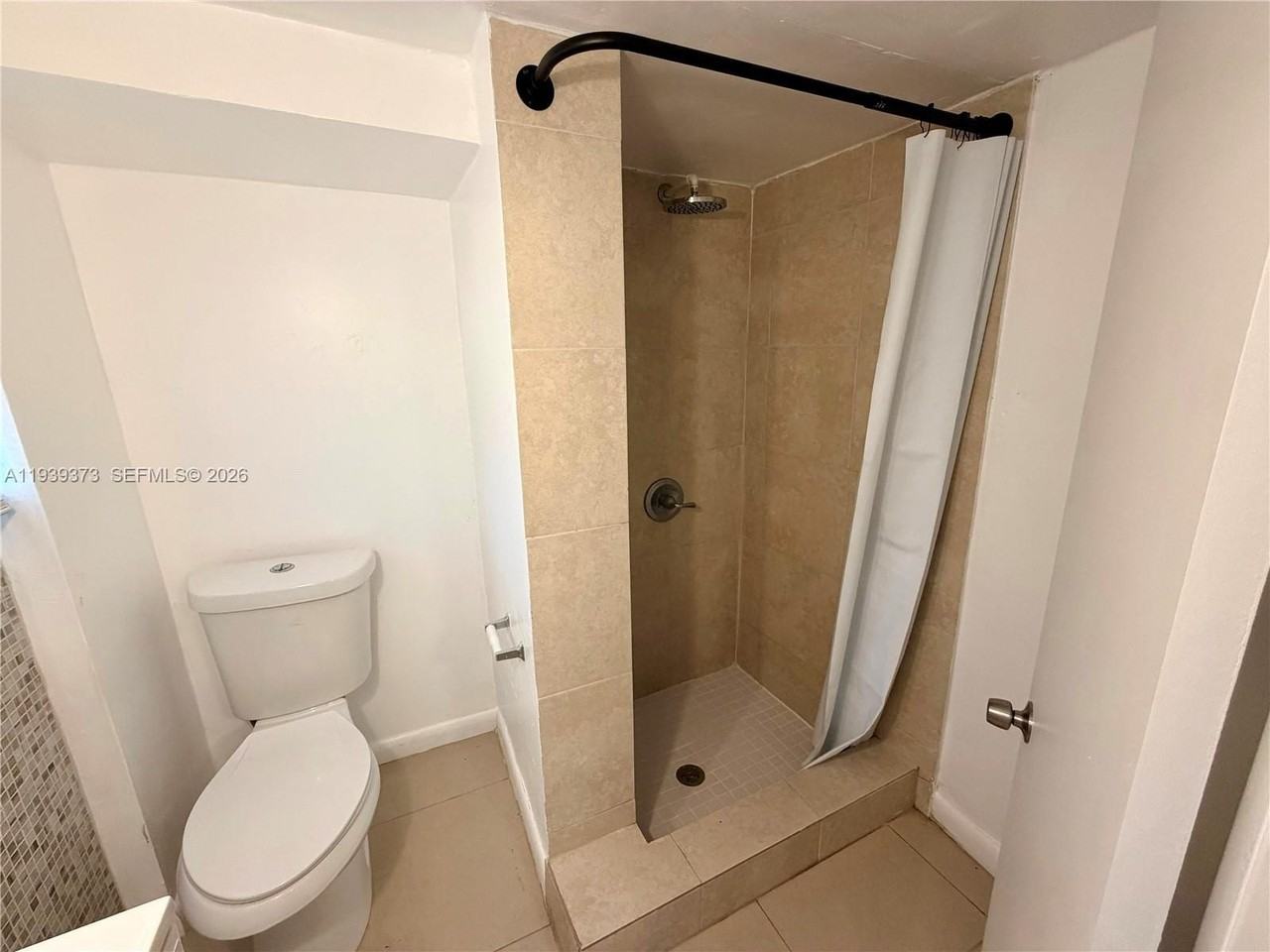 548 Nw 30th St #1 - Photo 7 of 11