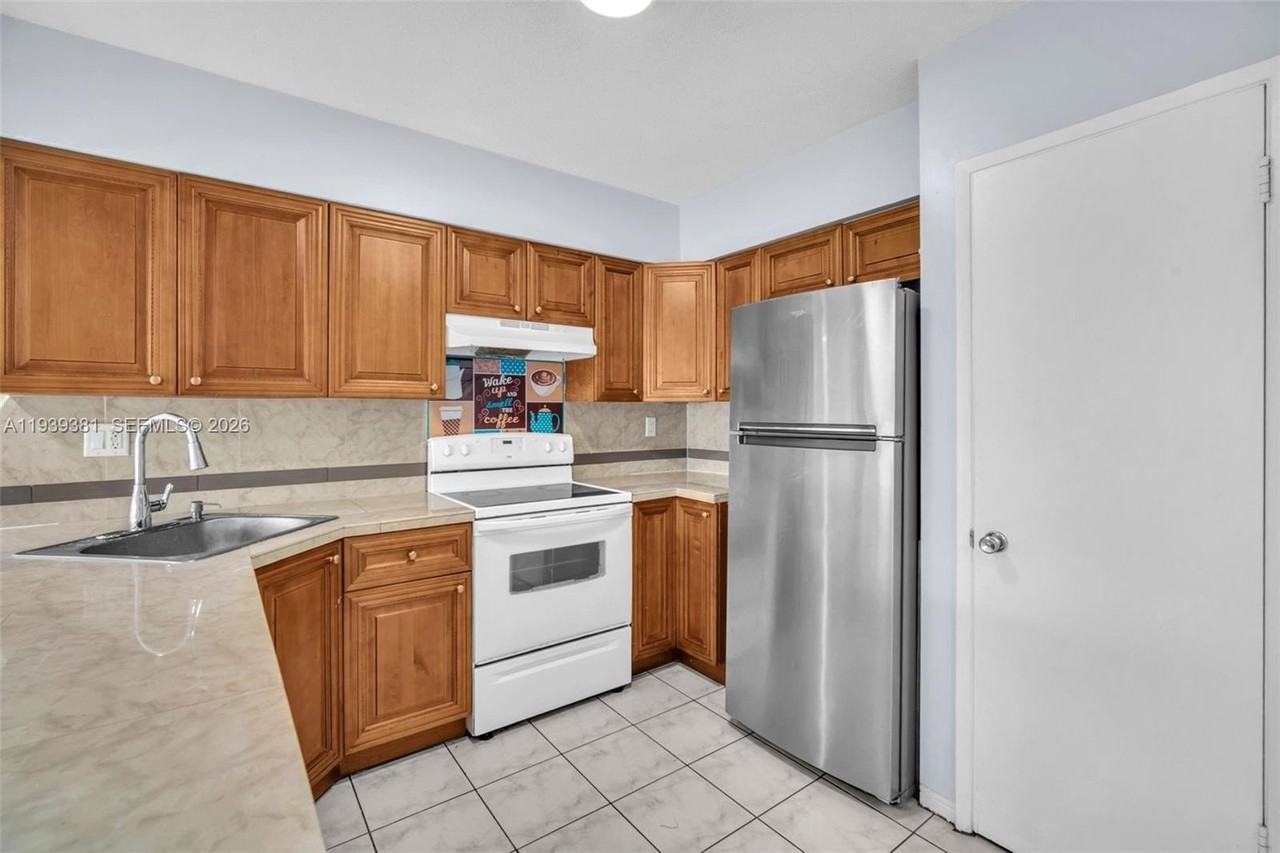 5131 Ne 18th Ter #5131 - Photo 6 of 31