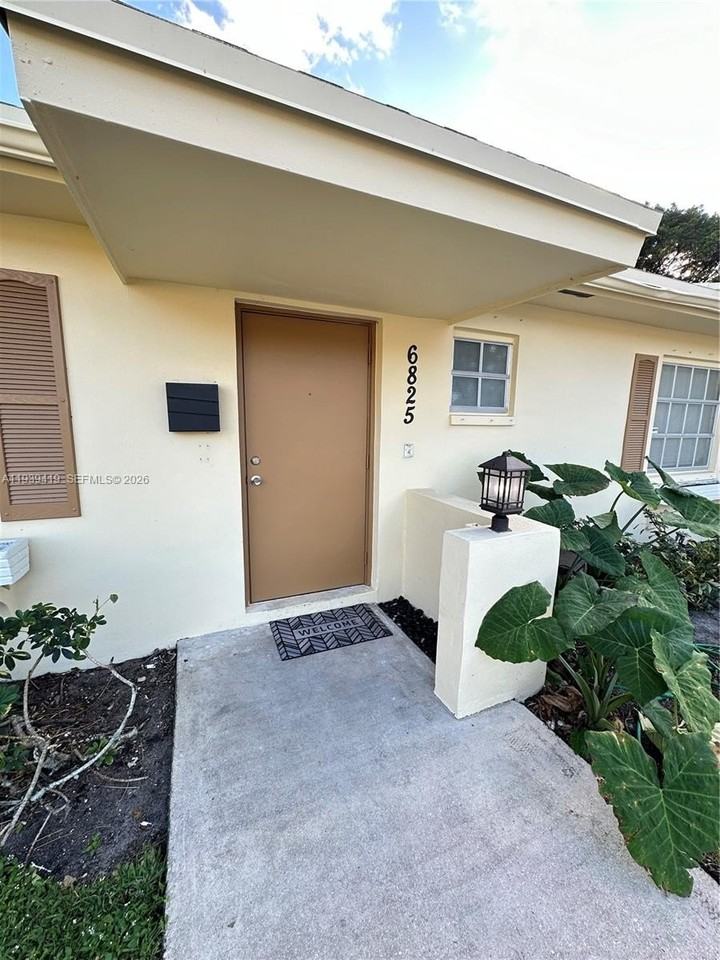 6825 Nw 30th Ave #6C - Photo 2 of 32