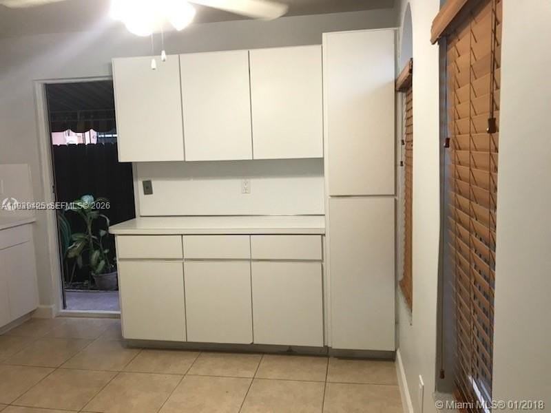 7168 Sw 21st St #0 - Photo 4 of 9