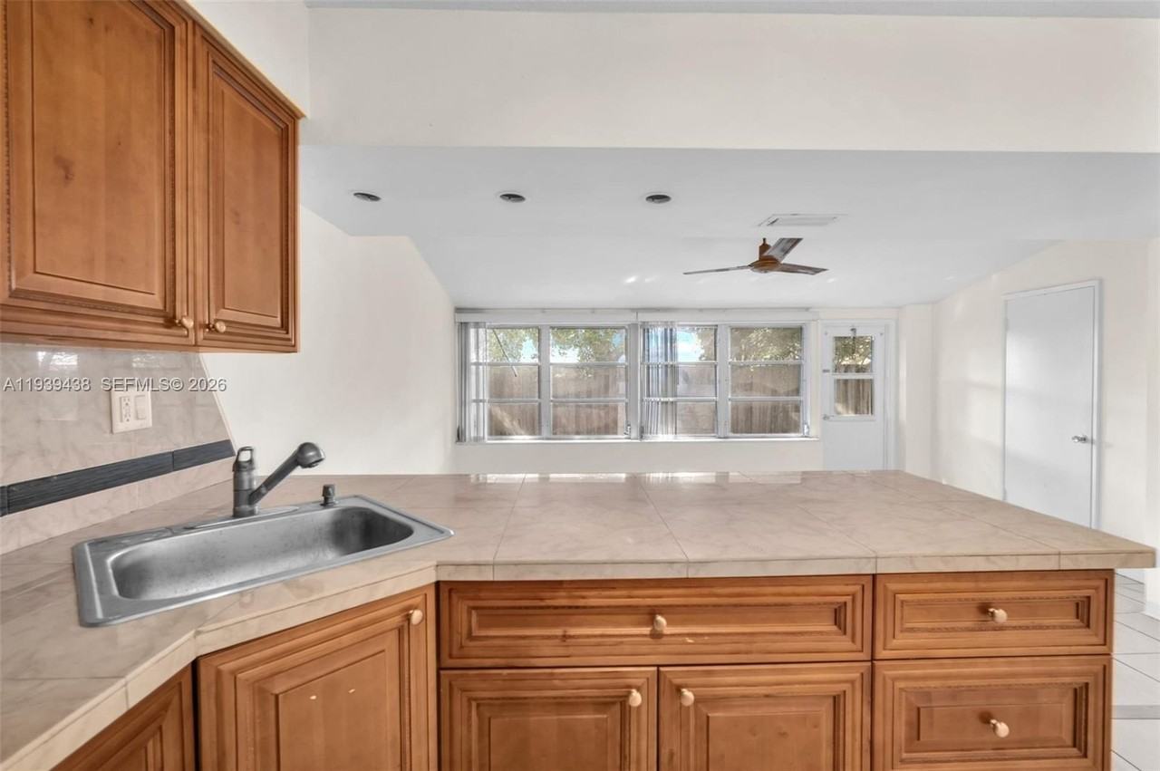 5133 Ne 18th Ter #5133 - Photo 3 of 32