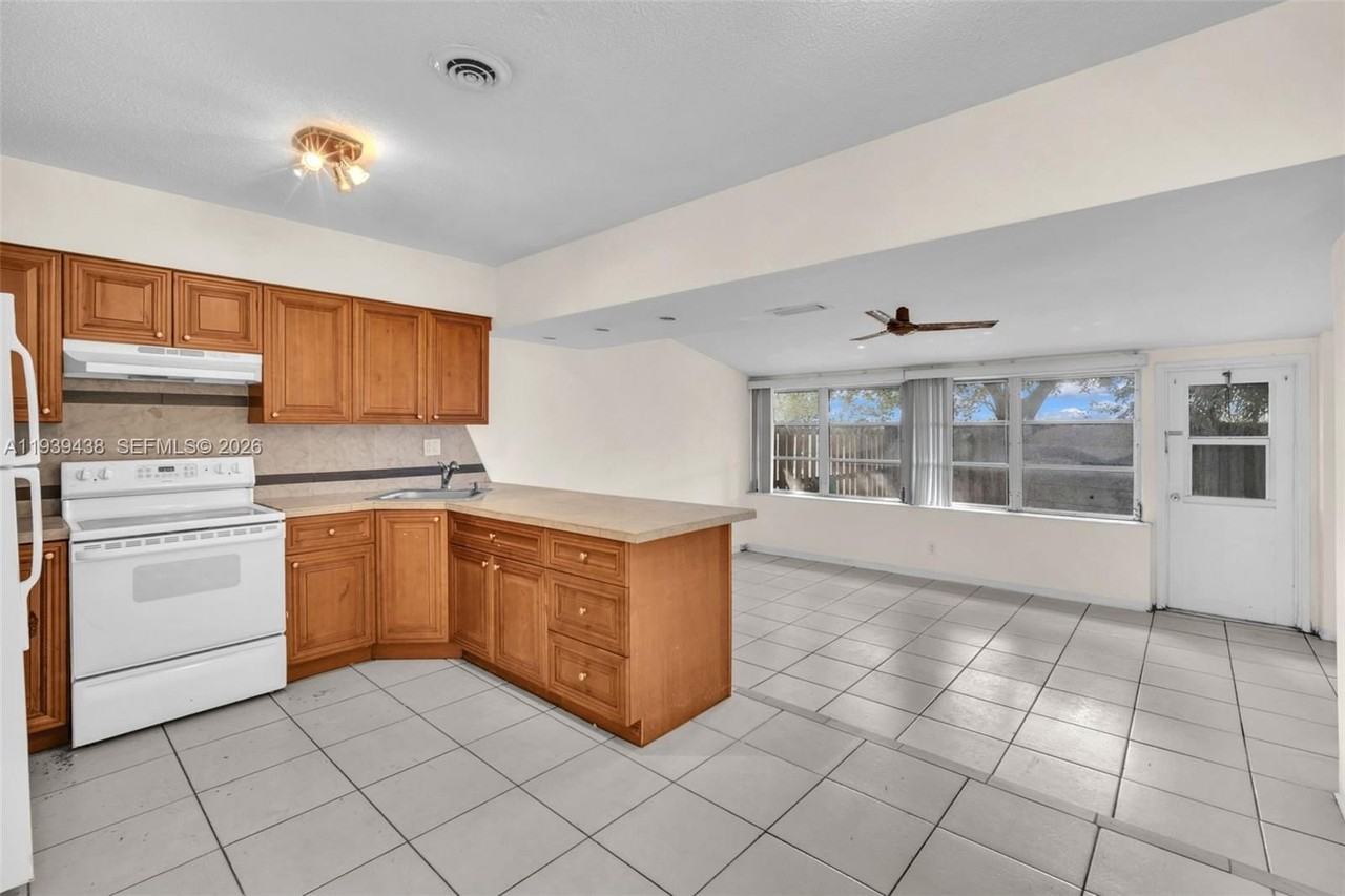 5133 Ne 18th Ter #5133 - Photo 6 of 32