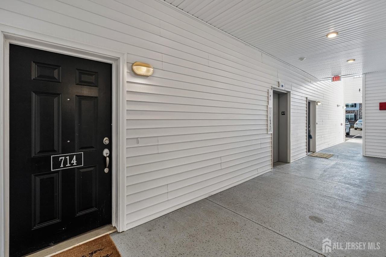 714 Stiller Ln - Photo 2 of 36