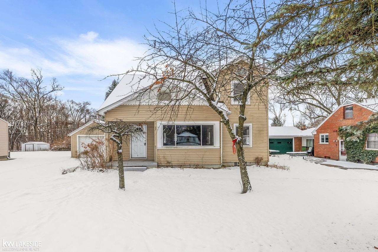 7618 Sylvan St - Photo 2 of 41